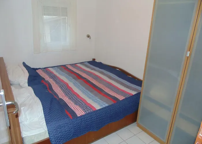 Ivana Apartman Vir